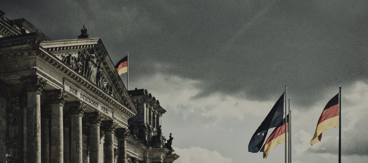 Deutscher Reichstag mit grauem Wetter © Photo by David Cohen on Unsplash